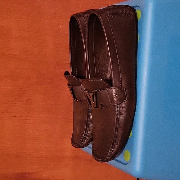 Louis Vuitton - Picture 1 of 7